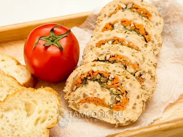 Фото блюда: Паровой куриный рулет с яблоком, орехами и пармезаном