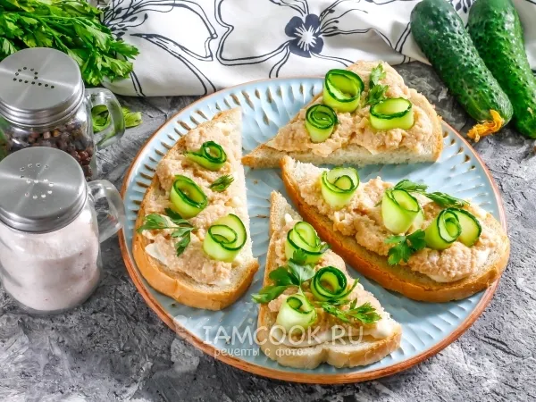 Фото блюда: Бутерброды с икрой минтая и огурцами