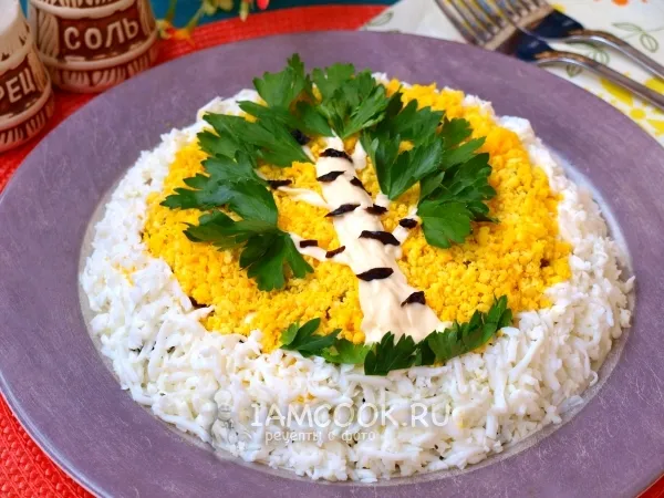 Фото блюда: Салат «Березка» с куриным филе и черносливом