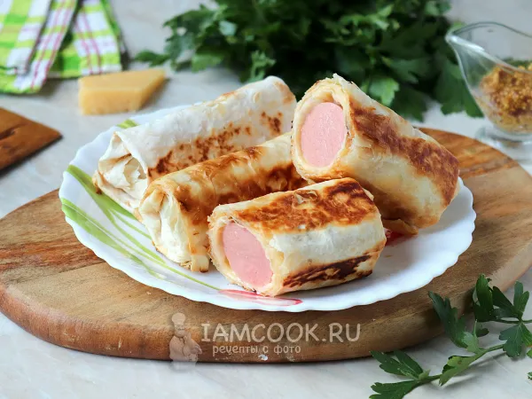 Фото блюда: Сосиски в лаваше с сыром на сковороде