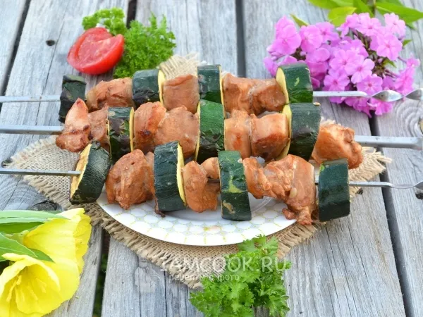 Фото блюда: Курица с кабачком на углях