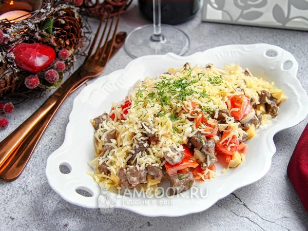 Фото блюда: Салат с говядиной, помидорами и луком