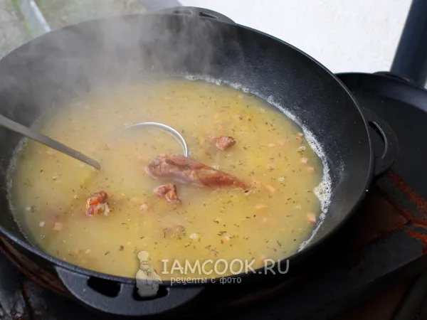 Фото блюда: Гороховый суп на костре в казане