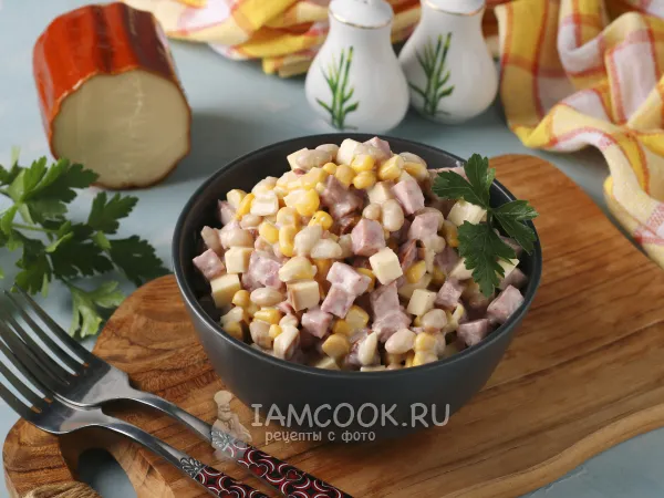 Фото блюда: Салат с колбасой, кукурузой и фасолью