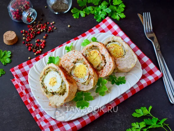 Фото блюда: Рулет из индейки с яйцом в духовке
