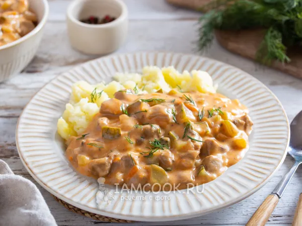 Фото блюда: Тушеные почки с солеными огурцами