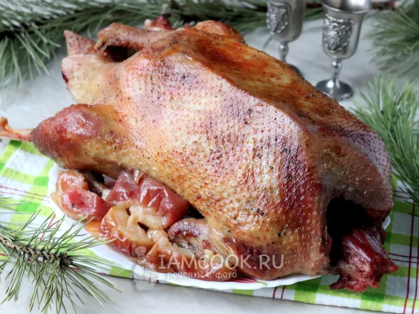 Фото блюда: Гусь с яблоками в духовке