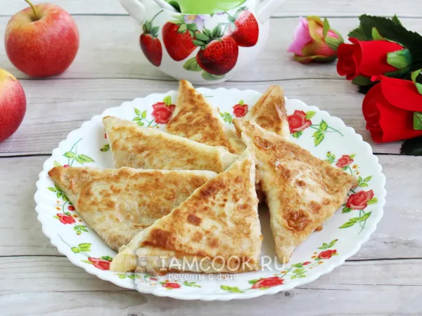 Фото блюда: Конвертики из лаваша с яблоками в духовке