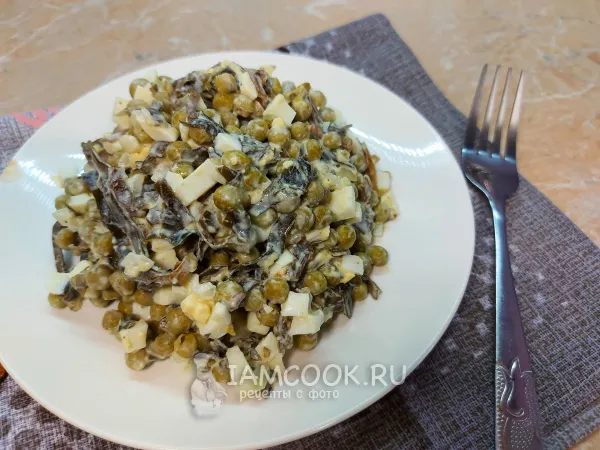 Фото блюда: Салат из морской капусты с яйцом и горошком
