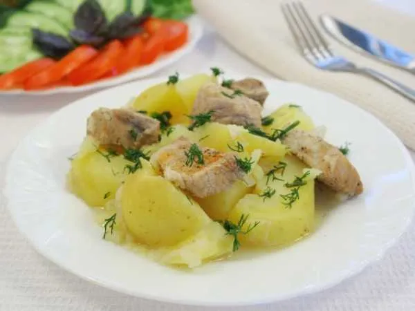 Фото блюда: Картошка с мясом тушеная в мультиварке