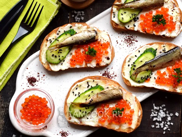 Фото блюда: Бутерброды с красной икрой и шпротами