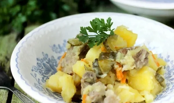 Фото блюда: Жаркое с солёными огурцами в мультиварке