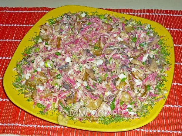 Фото блюда: Салат с китайской редькой, яйцом и грибами