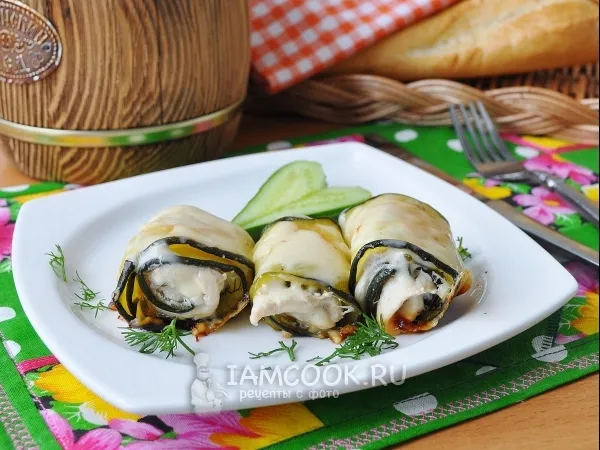 Фото блюда: Рулетики из кабачка с куриной грудкой в мультиварке