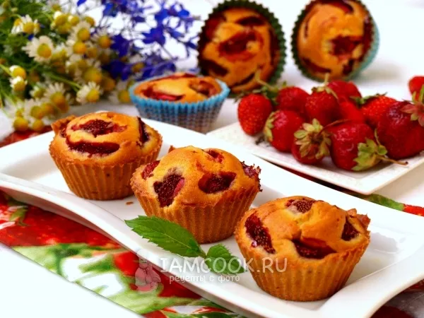 Фото блюда: Маффины с клубникой
