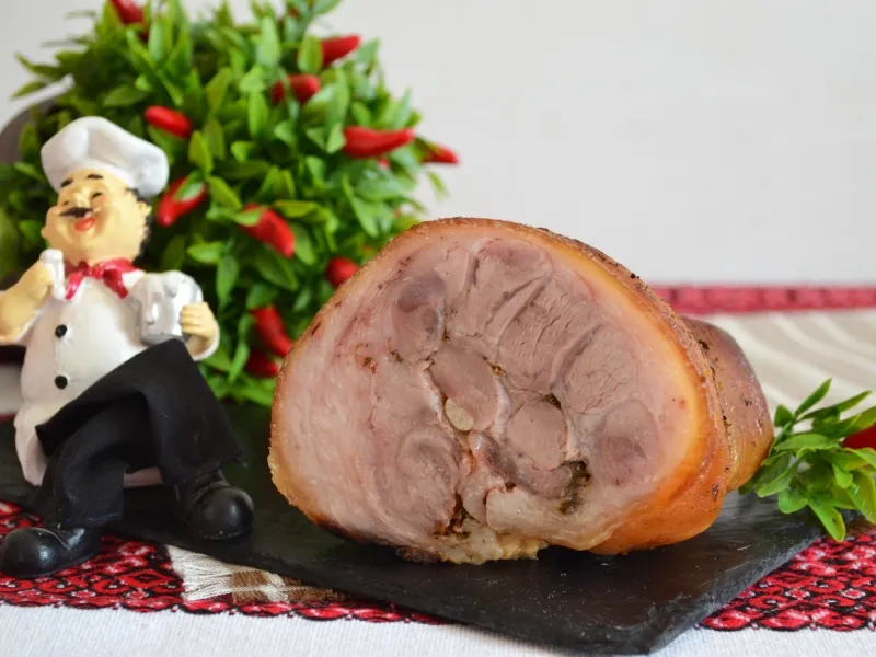 Фото блюда: Свиная рулька, запеченная в духовке в фольге