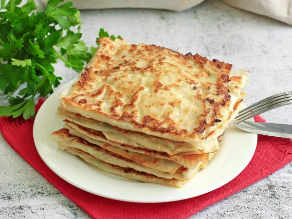 Фото блюда: Лаваш в яйце с сыром и зеленым луком