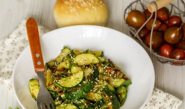 Фото блюда: Салат из кабачков с чесноком и зеленью