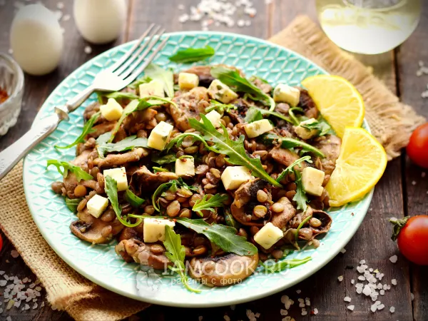 Фото блюда: Салат с чечевицей и грибами