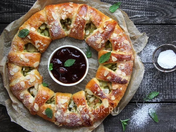 Фото блюда: Пирог с ревенем из дрожжевого теста