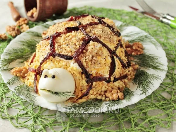 Фото блюда: Салат «Черепашка» с курицей и грецкими орехами