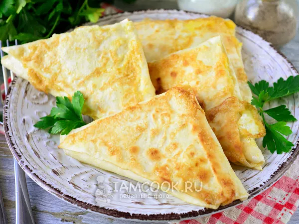 Фото блюда: Треугольники из лаваша с творогом и сыром