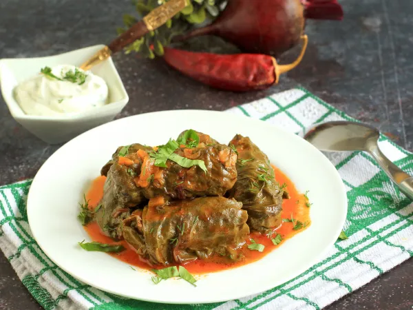 Фото блюда: Голубцы из свекольных листьев