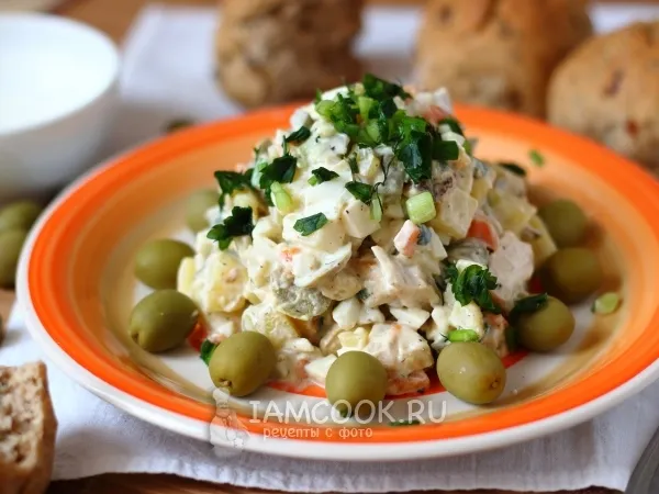 Фото блюда: Салат Оливье с курицей и оливками