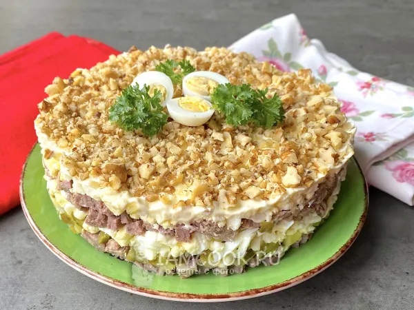 Фото блюда: Салат «Принц» с говядиной и грецкими орехами