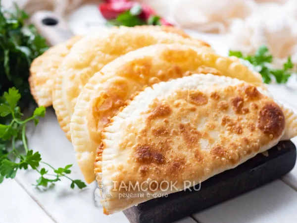 Фото блюда: Чебуреки с сулугуни