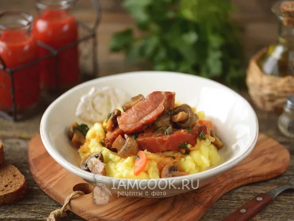 Фото блюда: Копченые ребра с грибами в томатном соусе