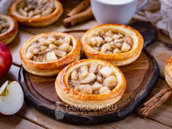 Фото блюда: Ватрушки с яблоком из слоеного теста