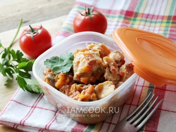 Фото блюда: Морской окунь в томатно-сметанном соусе