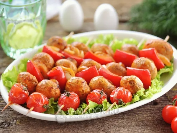 Фото блюда: Шашлык из шампиньонов в духовке (с перцем и черри)