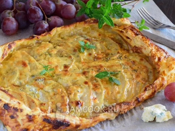 Фото блюда: Пирог с грушей и сыром