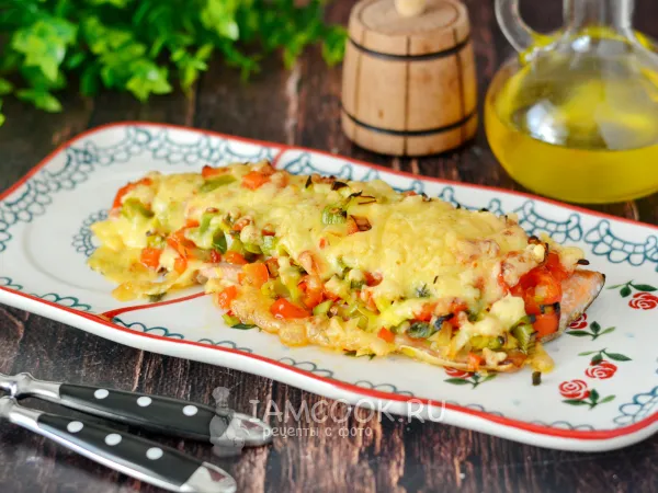 Фото блюда: Кета «под шубой» в духовке (с сыром)