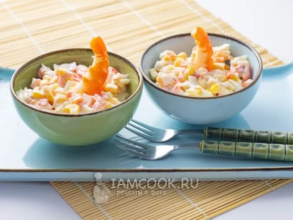 Фото блюда: Салат с креветками, крабовыми палочками и кукурузой