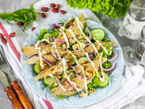 Фото блюда: Салат с арахисом и курицей