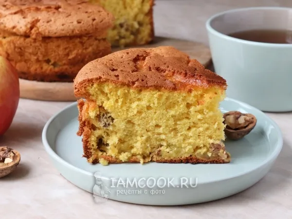 Фото блюда: Шарлотка с яблоками и орехами