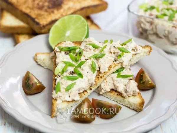 Фото блюда: Бутерброды с консервированным тунцом и вялеными помидорами