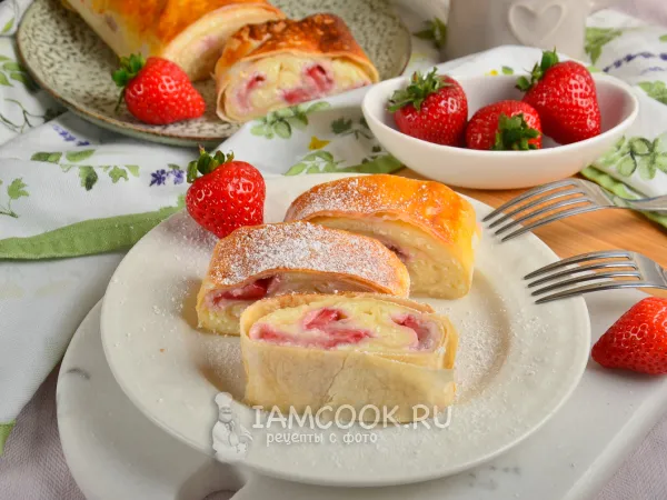 Фото блюда: Рулет из лаваша с клубникой и творогом