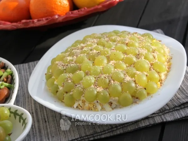 Фото блюда: Салат «Тиффани» с виноградом и куриной грудкой