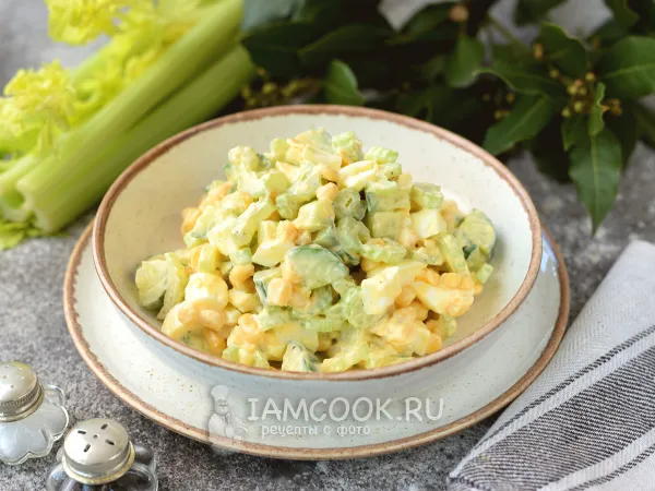 Фото блюда: Салат с сельдереем и кукурузой