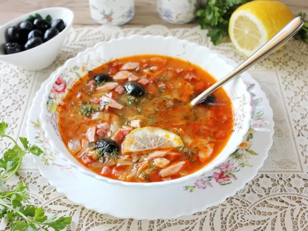 Фото блюда: Солянка сборная мясная с капустой и картошкой