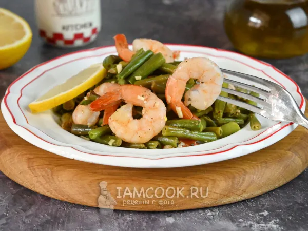 Фото блюда: Стручковая фасоль с креветками на сковороде