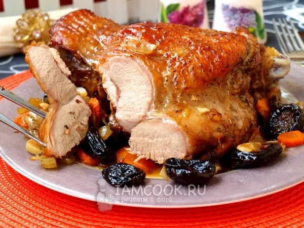 Фото блюда: Индейка с черносливом в духовке