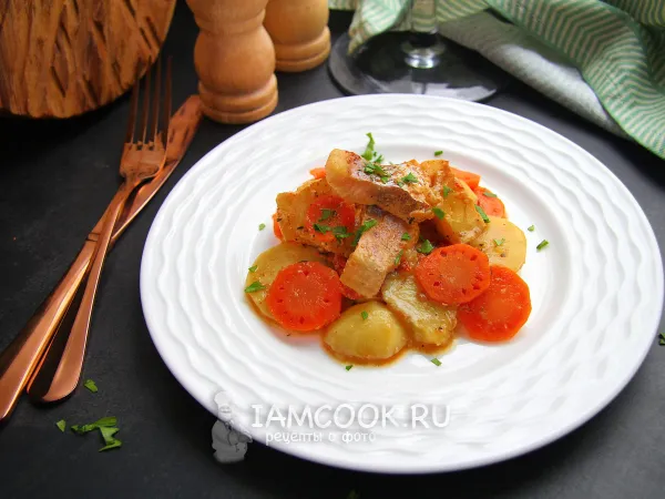 Фото блюда: Минтай с картошкой в мультиварке