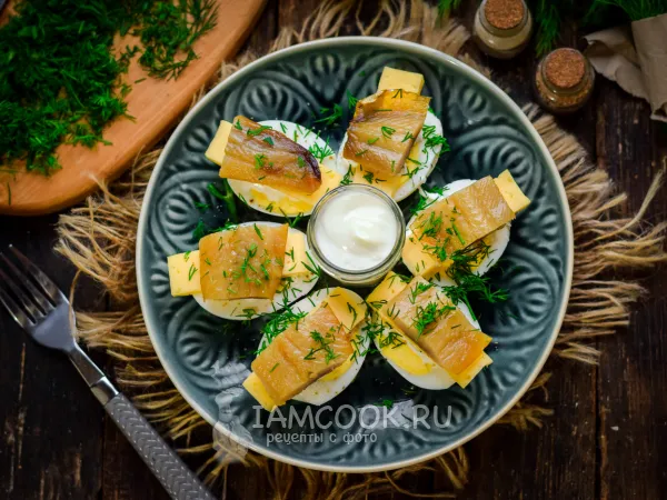 Фото блюда: Закуска из яиц и копченой сельди