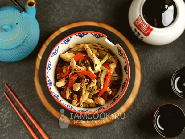 Фото блюда: Якисоба с курицей и овощами