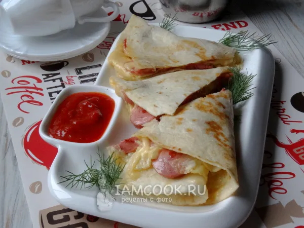 Фото блюда: Тортилья с сосиской и сыром